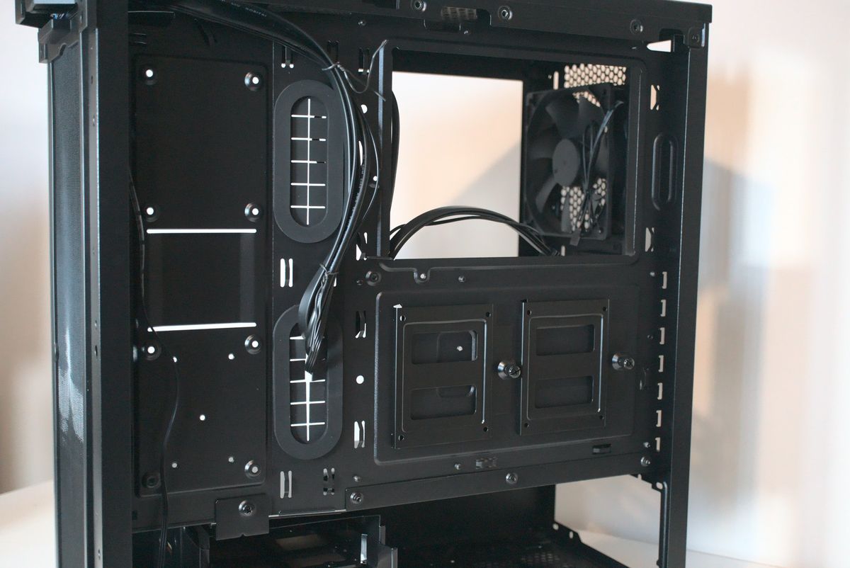 Corsair 275R Airflow