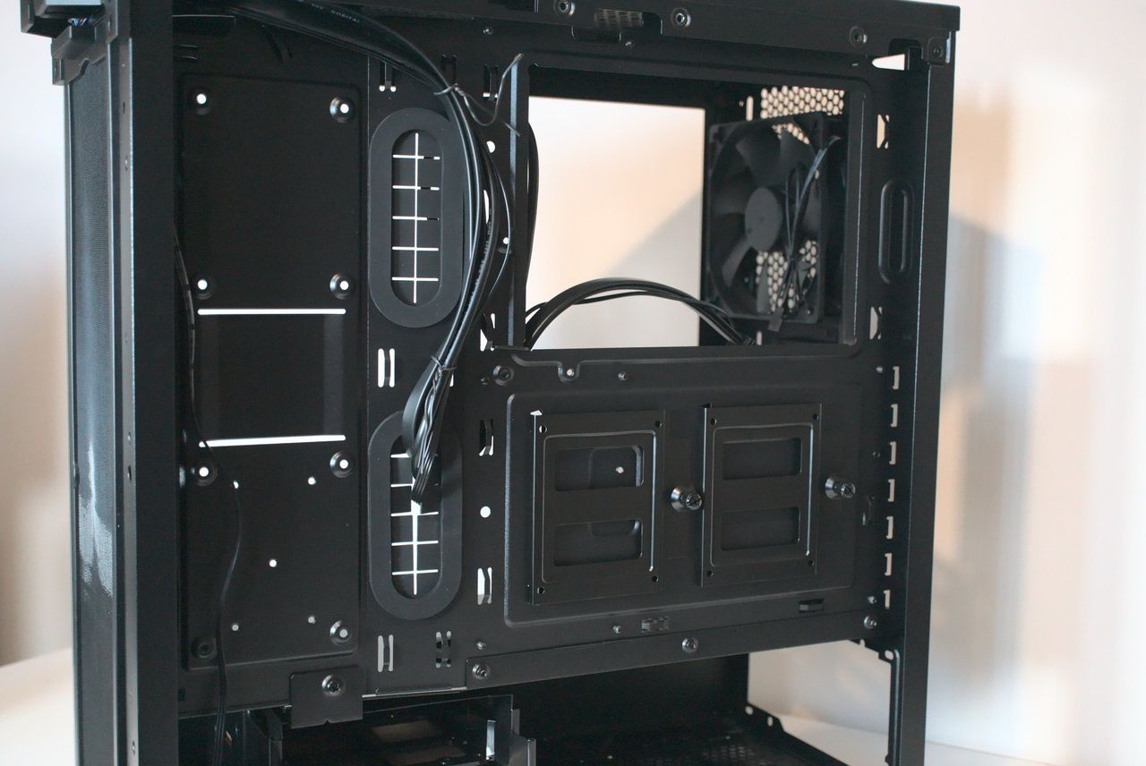 Corsair 275R Airflow