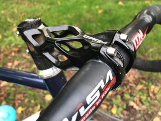 Image shows a bike with the Mythos Elix 3D printed stem fitted.