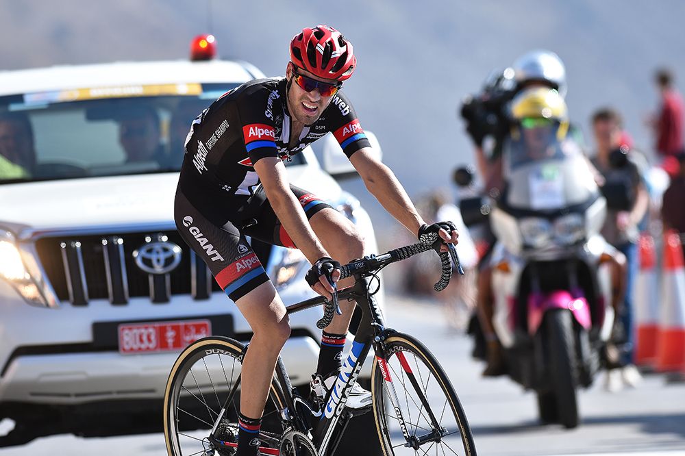 Tom Dumoulin weaves up the final climb
