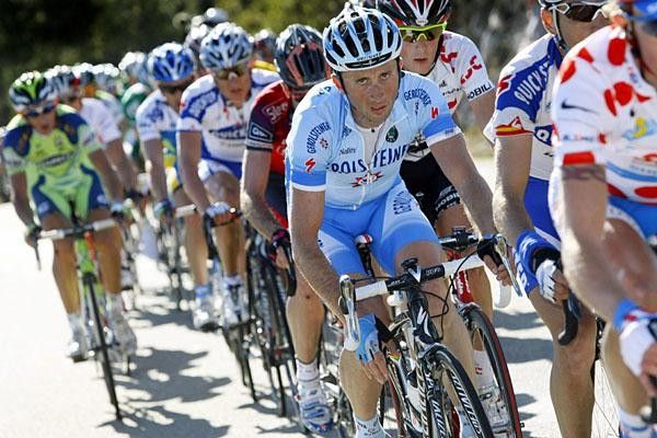 Davide Rebellin (Gerolsteiner) looks up the Ventoux and showed that he is a force to reckon with, although it will be hard for him to beat Gesink now.
