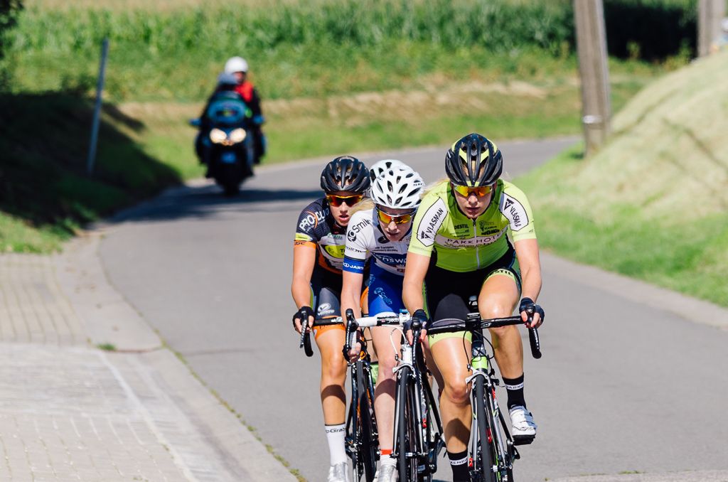 The Early breakaway - Ilona Hoeksma, Nina Kessler, Kelly Druyts, &amp; Janicke Gunvaldson