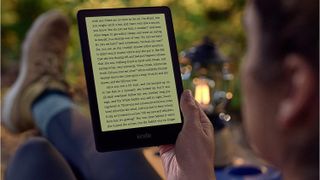 Kindle Paperwhite Signature Edition in a man's hand