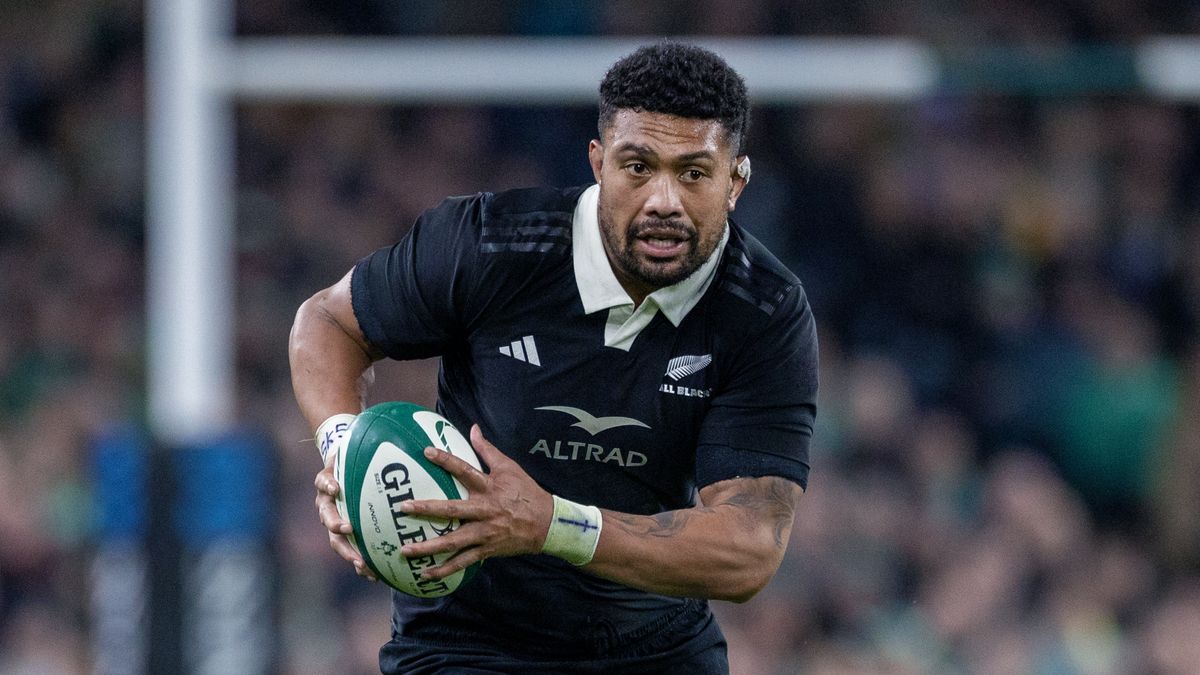 Ardie Savea #8 of New Zealand makes a break ahead of the France vs New Zealand rugby live stream and how to watch the 2024 Autumn Nations Series