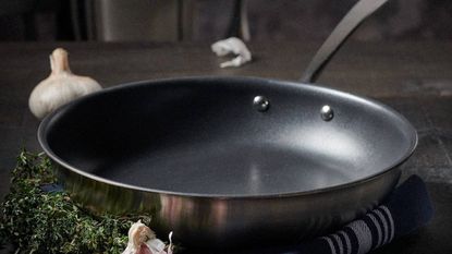 Foods to never cook in a non-stick pan