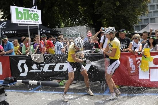 Urs Huber and Konny Looser (Team St&ouml;ckli) celebrate after victory