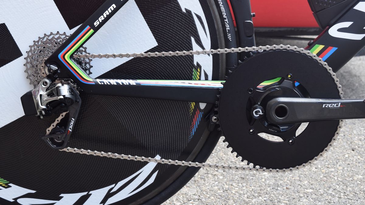 The Speedmax is equipped with a SRAM Red eTap drivetrain and Quarq powermeter