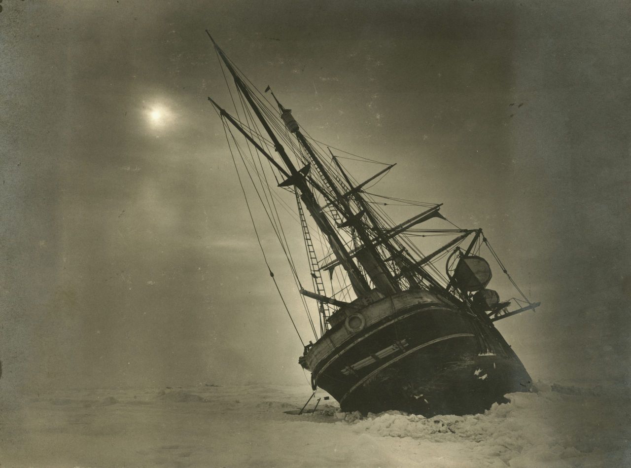 The &#039;Endurance&#039; leaning to one side during the Imperial Trans-Antarctic Expedition, 1914-17, led by Ernest Shackleton. (Photo by Frank Hurley/Scott Polar Research Institute, University of Cambridge/Getty Images).