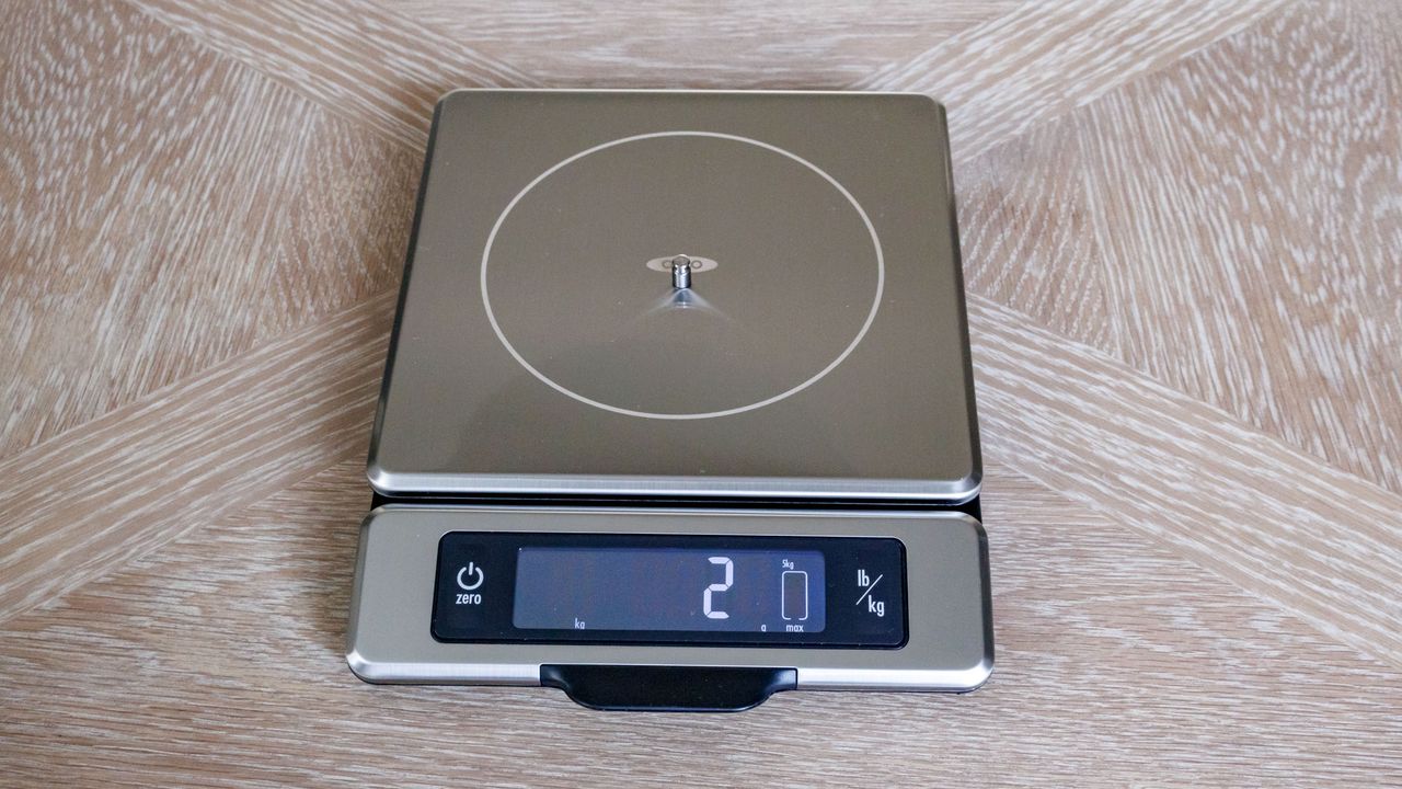 OXO Good Grips 11lb food scale, weighing 2g