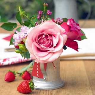 tankard with roses and strawberries