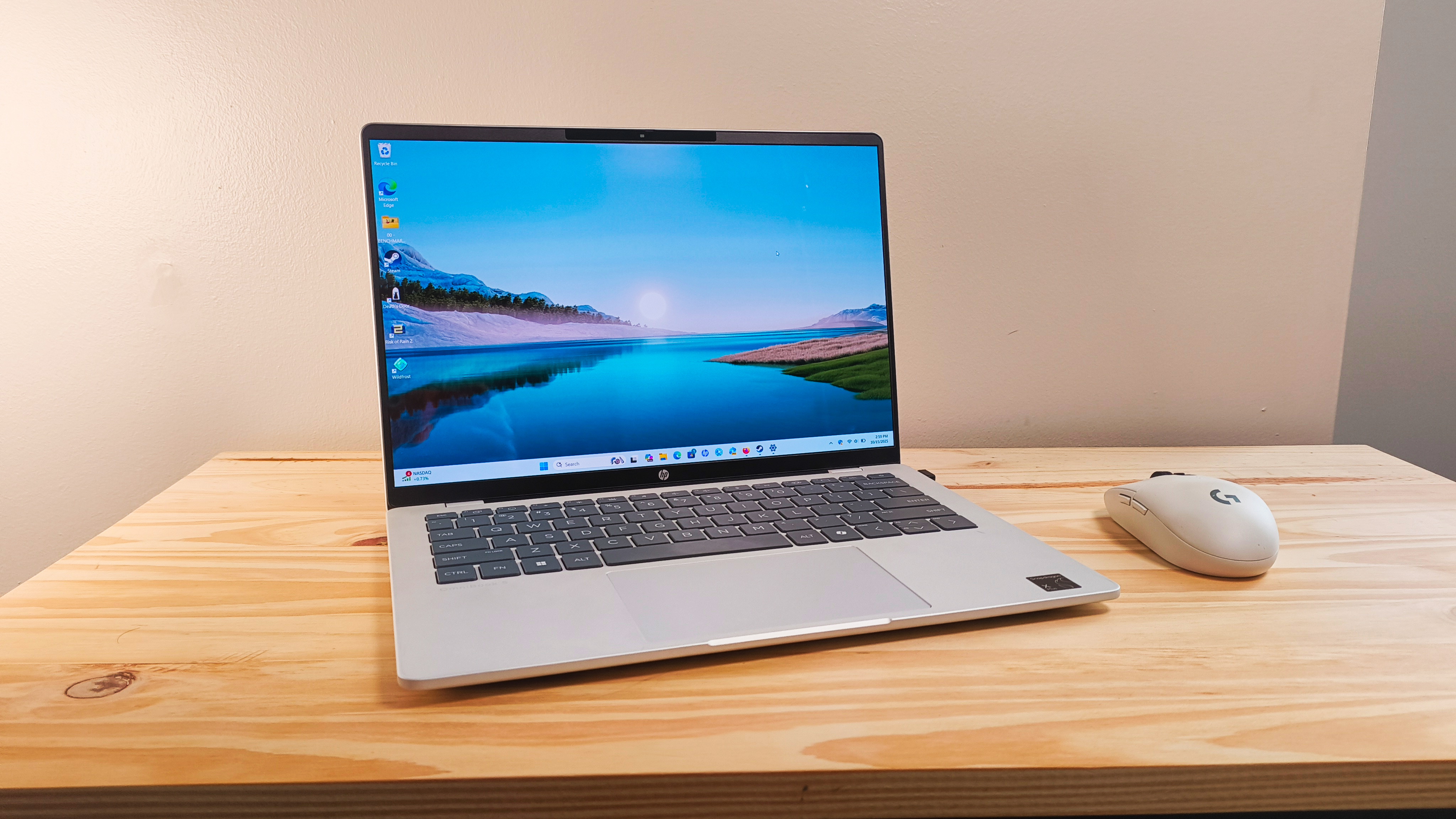 An HP OmniBook 5 14 Inch Next Gen AI PC on a desk