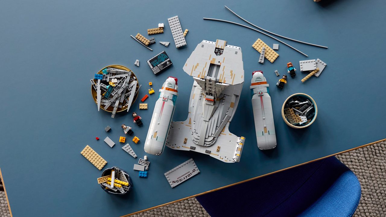 Lego Icons Star Trek U.S.S. Enterprise NCC-1701-D set