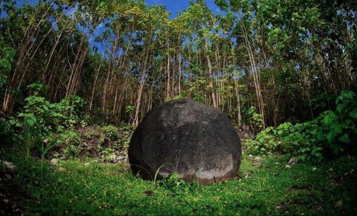 Mysterious stone spheres dot the Pre-Colombian Chiefdom Settlements of the Diquis in Costa Rica, which is now a World Heritage site.