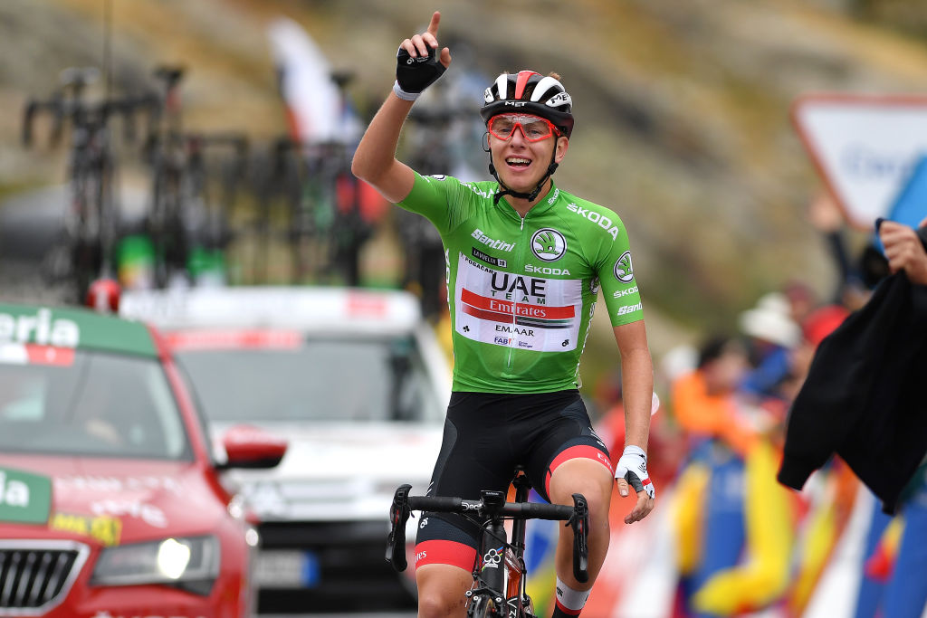 Vuelta a Espa&amp;ntilde;a 2019: Tadej Poga&amp;#269;ar celebrates victory on the final summit finish at Sierra de Gredos