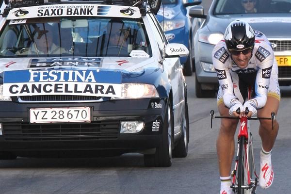 Fabian Cancellara (Saxo Bank) storms to the win.