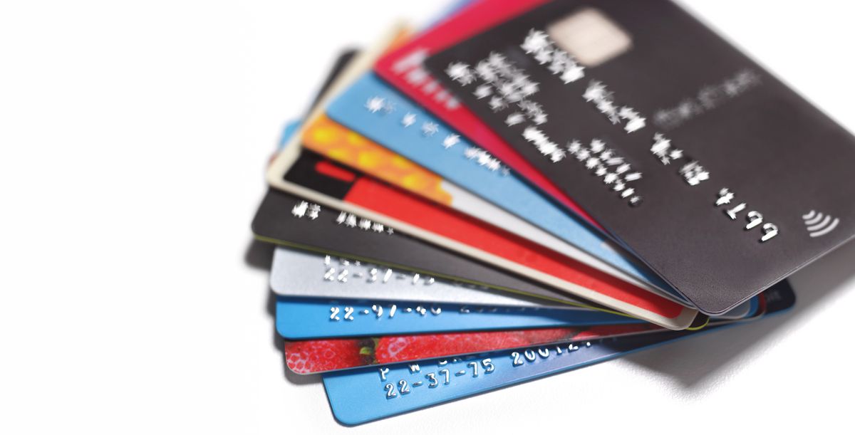 Les humains inhalent chaque semaine l’équivalent d’une carte de crédit en microplastiques.  Voici où cela se termine.