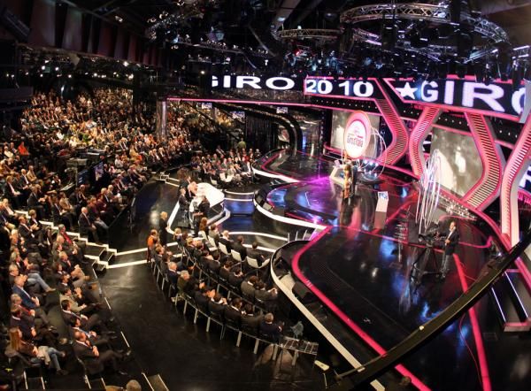 A big crowd gathered for the presentation of the Giro d'Italia in Milan.