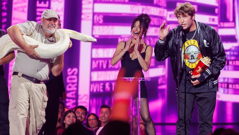 poopies accepting the mtv movie awards best kiss for 2022
