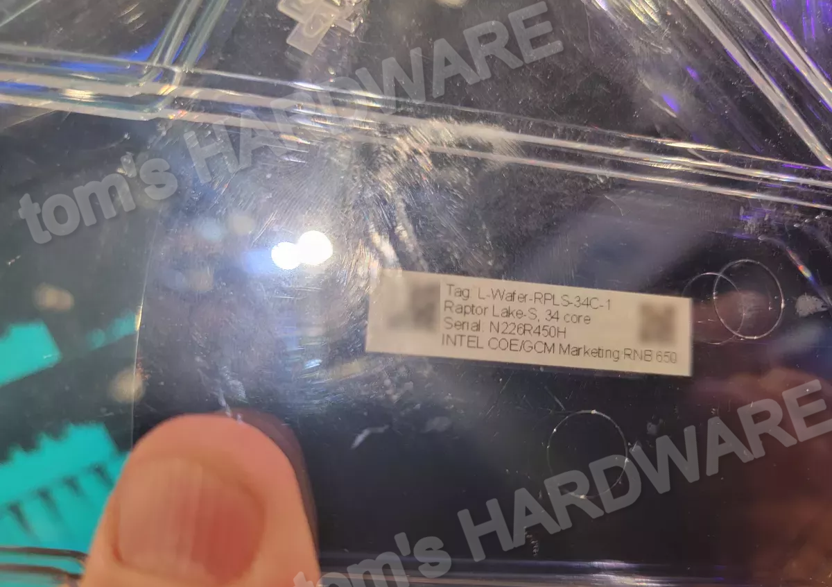 Intel Raptor Lake 34-core die wafer up-close