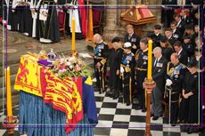 Royal Family stood inside Westminster Abbey for Queen's funeral