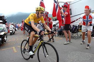 Bradley Wiggins (Sky) has dropped his GC rivals as he follows the wheel of teammate Chris Froome.