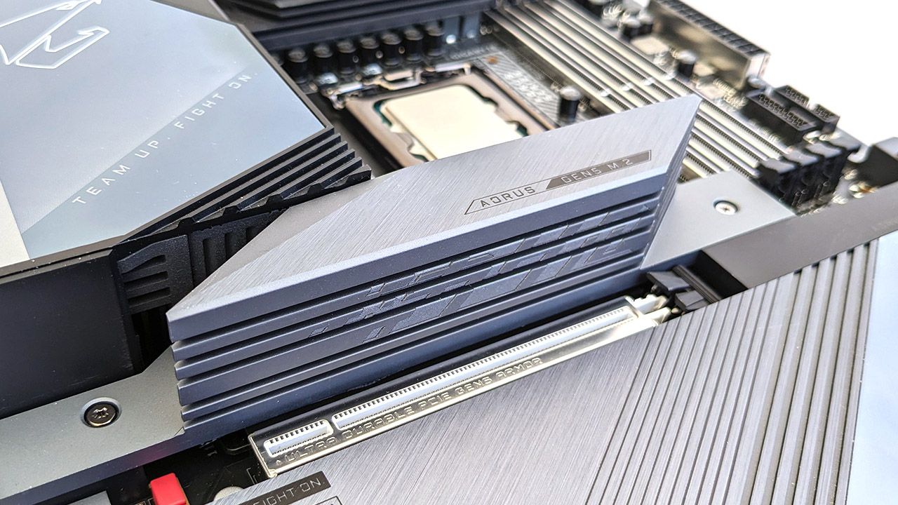 Gigabyte Z790 Aorus Master M.2 heatsink