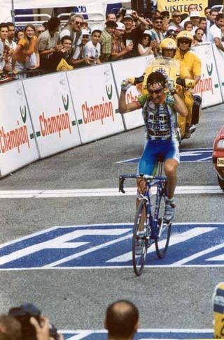 Fernando Escartin wins at Piau Engaly at the 1999 Tour de France.