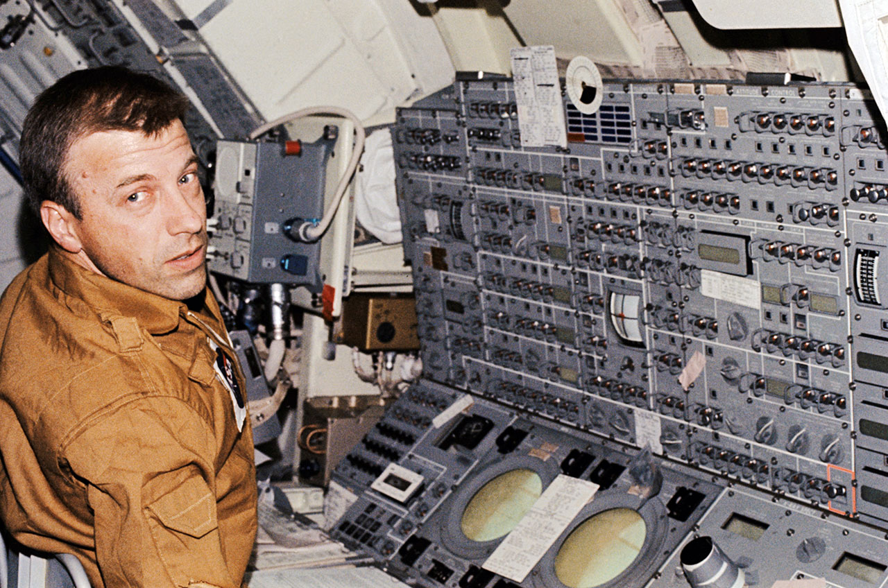 obituary paul weitz astronaut