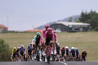 Critérium du Dauphiné - Tour Auvergne-Rhône-Alpes stage 2 LIVE - Clement Braz Afonso virtual leader as rain falls on the riders