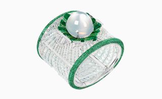 Sugarloaf moonstone, emerald and diamond bangle