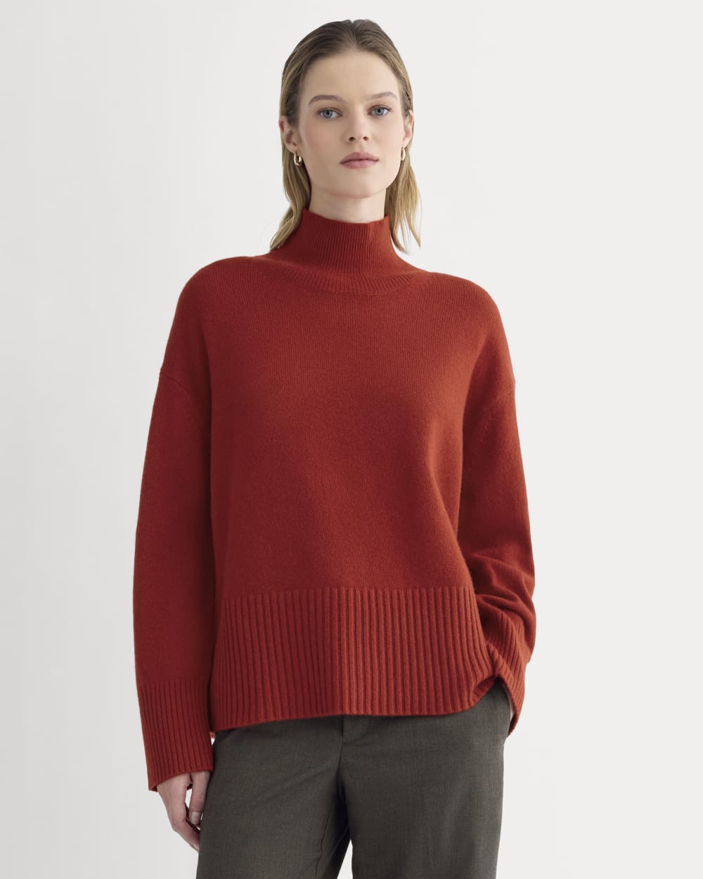 The Boxy Turtleneck in Cashmere | Berry Red - Xxs