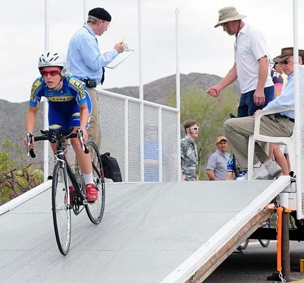 Chloe Forsman (Luna Women's MTB) on the starting ramp