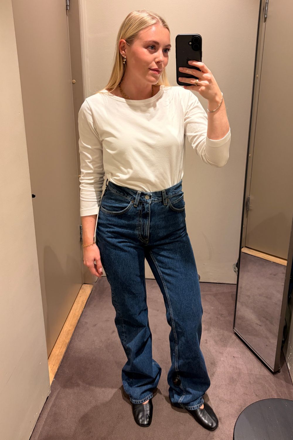 Shopping editor, Florrie, wears the COS Valley bootcut jeans, white long-sleeved top, black ballet flats
