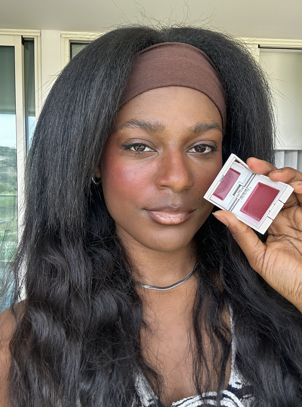 Shei Mamona wearing Refy Blusher