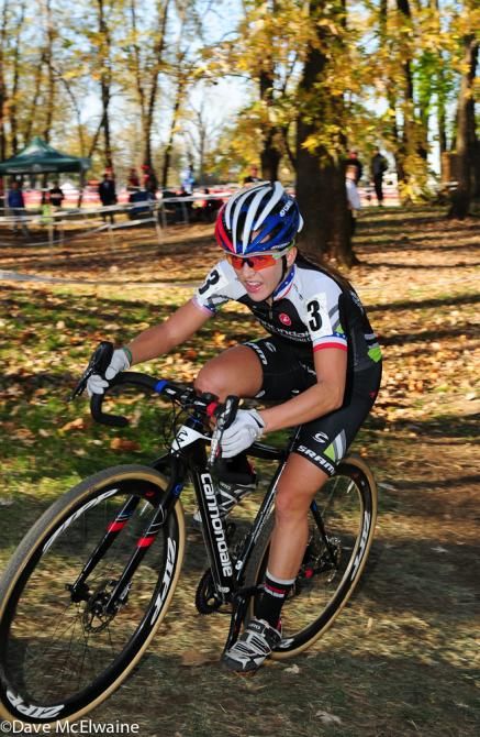 Kaitie Antonneau (Cannondale Cyclocrossworld.com) racing in sixth place