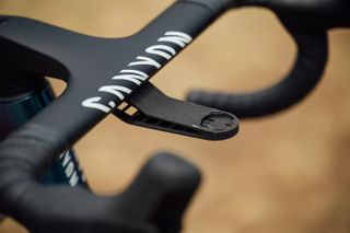 A blue Canyon Aeroad CFR integrated handlebar at the Tour down Under