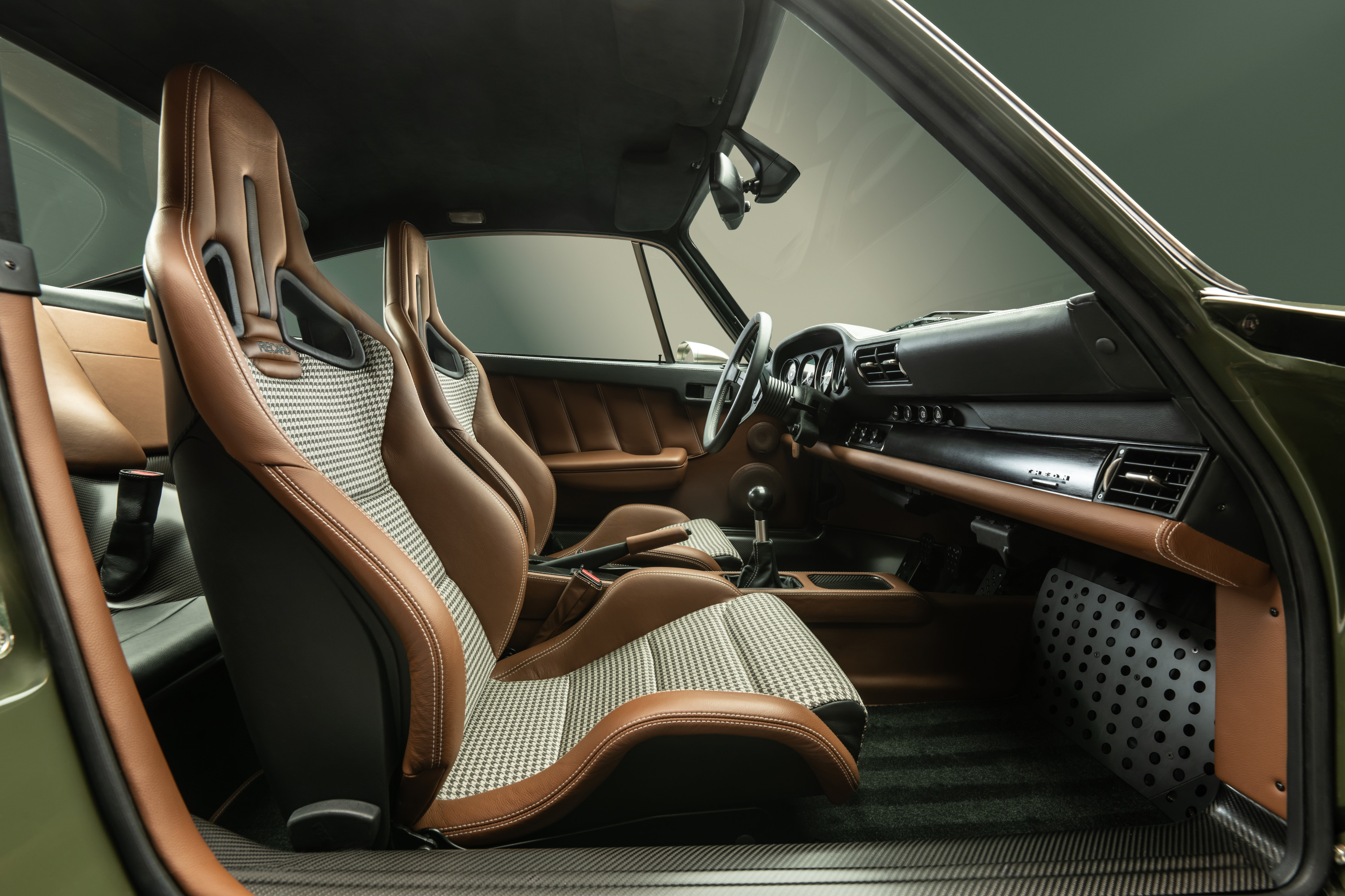 Porsche 911 by Theon Design interior details