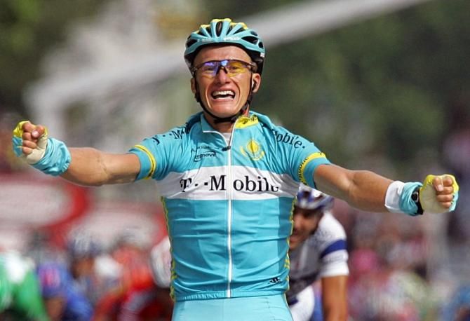 Alexandre Vinokourov (T-Mobile) one of the few riders to win on the Champs-Elysees outside of a bunch sprint or time trial.