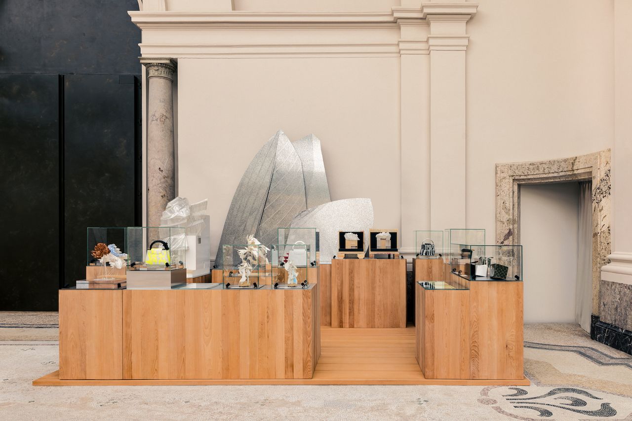 Louis Vuitton x Frank Gehry Limited-Edition Handbag Collection's coinciding exhibition boasts gigantic fish-shaped sculptures and similarly inspired bags in a stunning presentation.