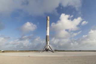 SpaceX Falcon 9 booster lands