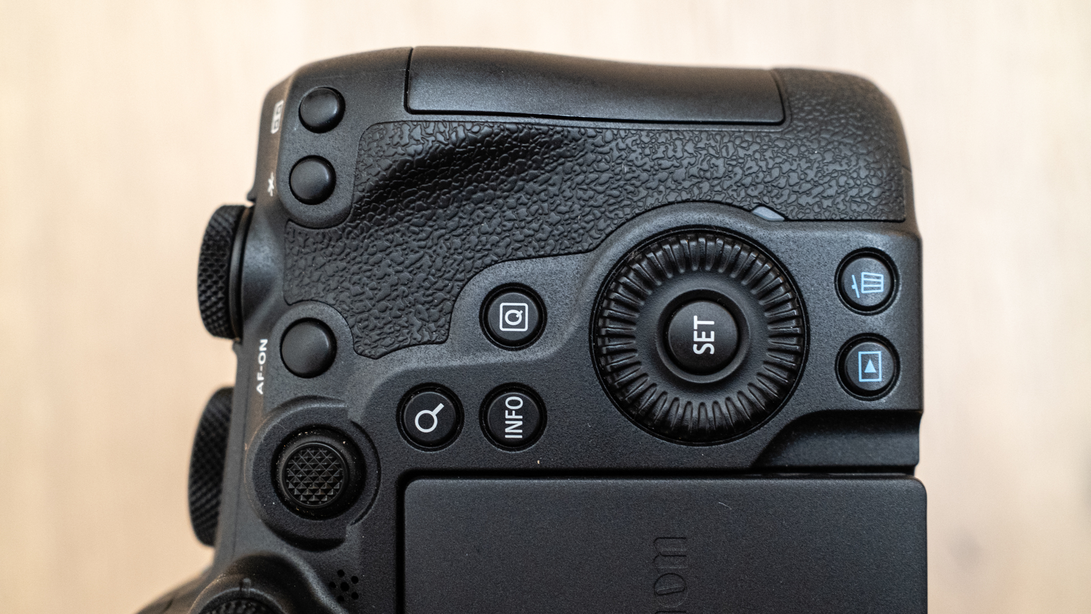 Canon EOS R6 Mark II direct access controls