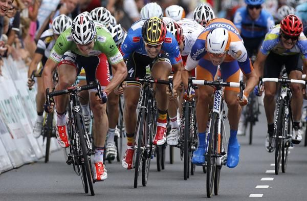 Andre Greipel gets beat to the line by Theo Bos