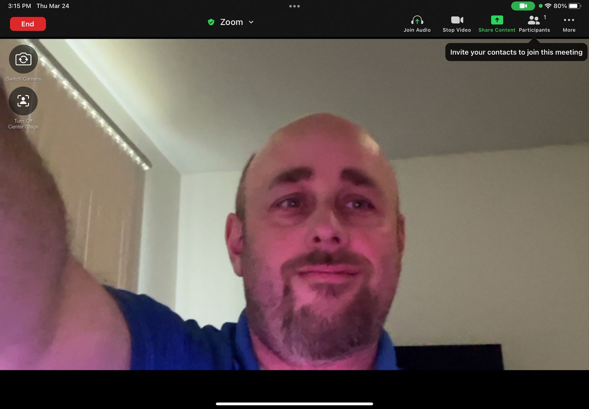 Apple iPad Air (2022) camera in Zoom, blinds closed