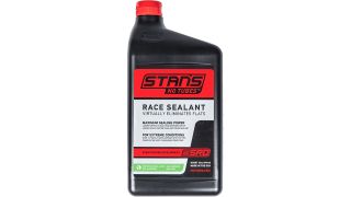 Les meilleurs produits d'étanchéité pour pneus sans chambre à air: Stan's No Tubes Race sealant