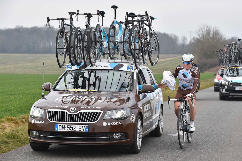 Samuel Dumoulin checks in with the team car