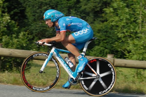 Nicolas Vogondy (Bbox - Bouygues Telecom) tucks in tight.