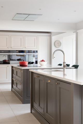 Double kitchen islands – 7 luxurious ways to make your kitchen work ...