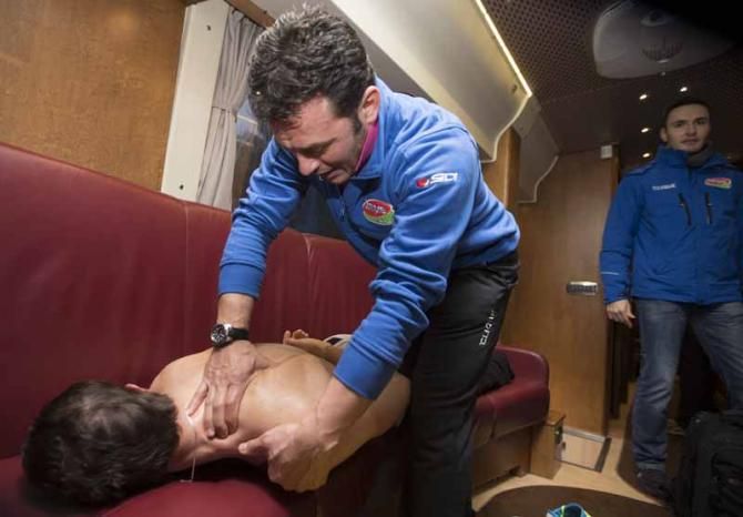 Alessandro Petacchi (Lampre - Merida) needs some help waking up