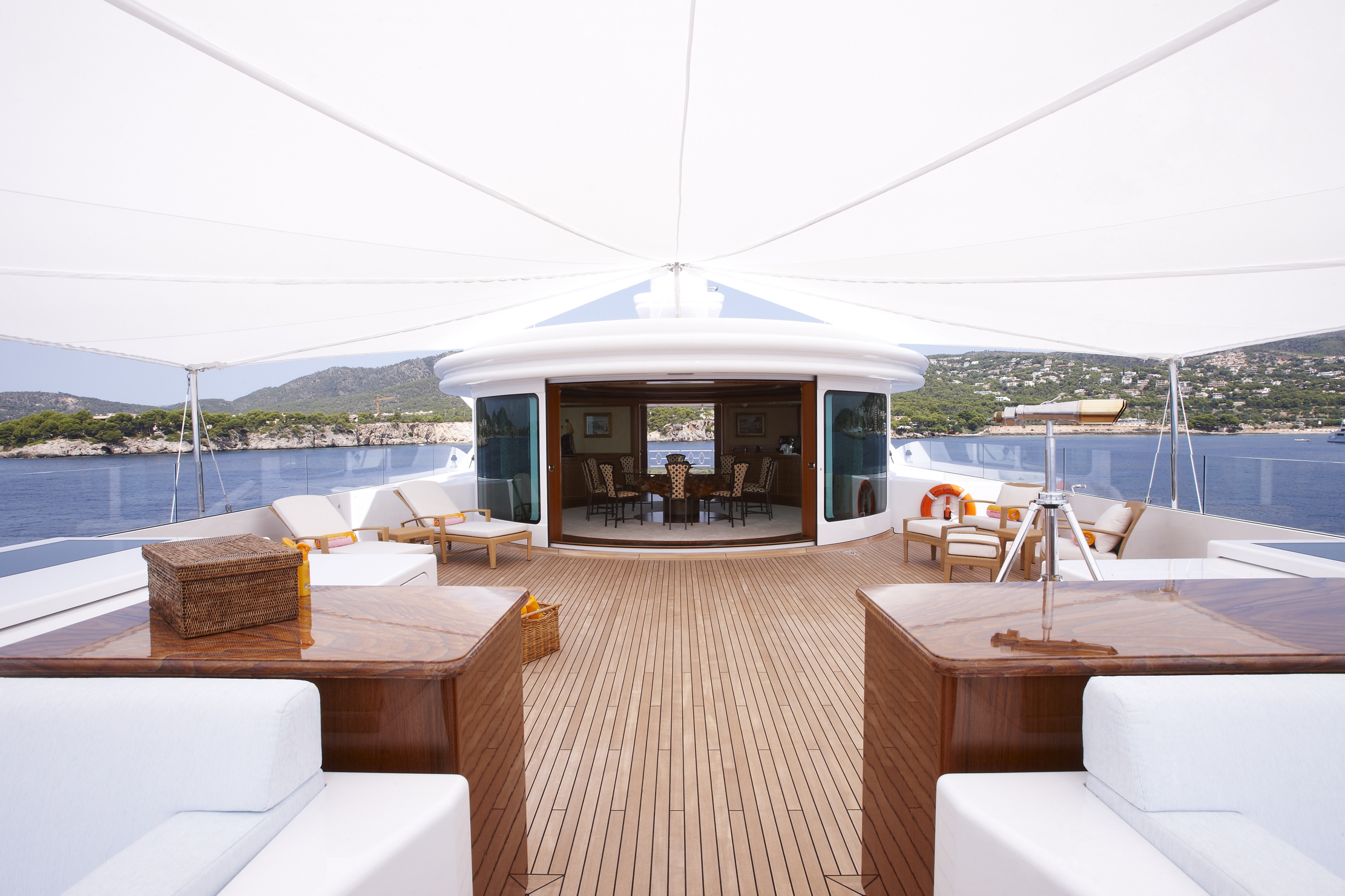 Images of the yacht Lady Christine