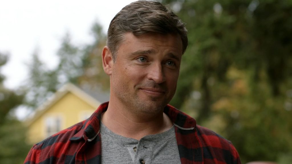 The Winchesters Unveils First Look At Smallville's Tom Welling Joining ...